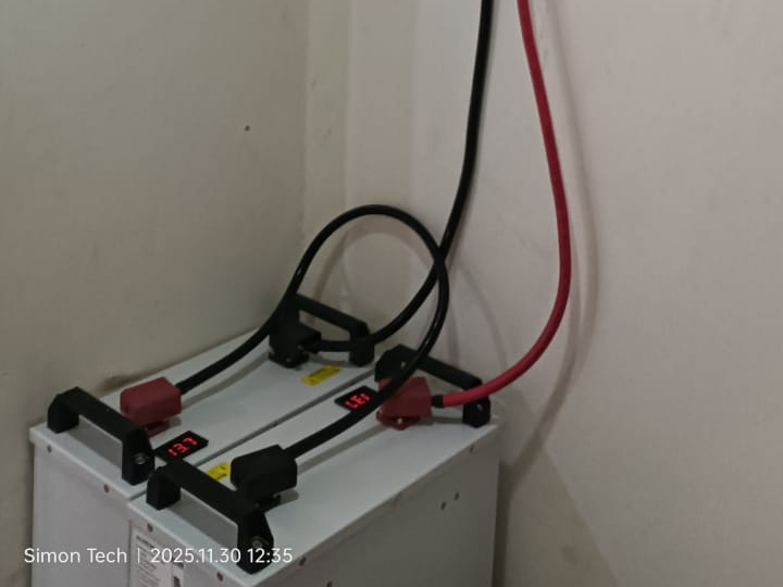 Solar lithium batteries